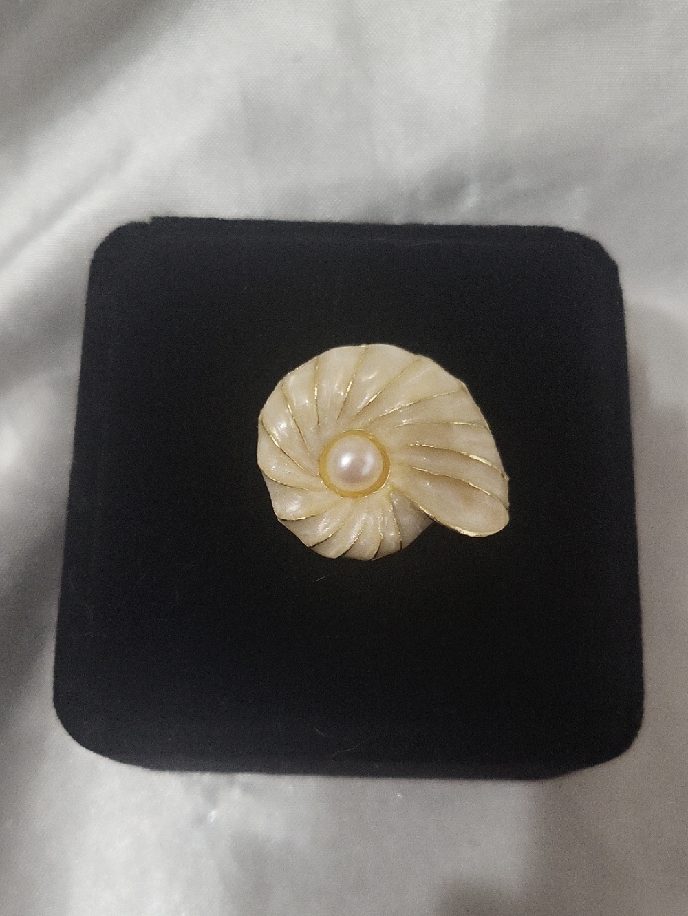LOW START !!!New Genuine Pearl Brooch